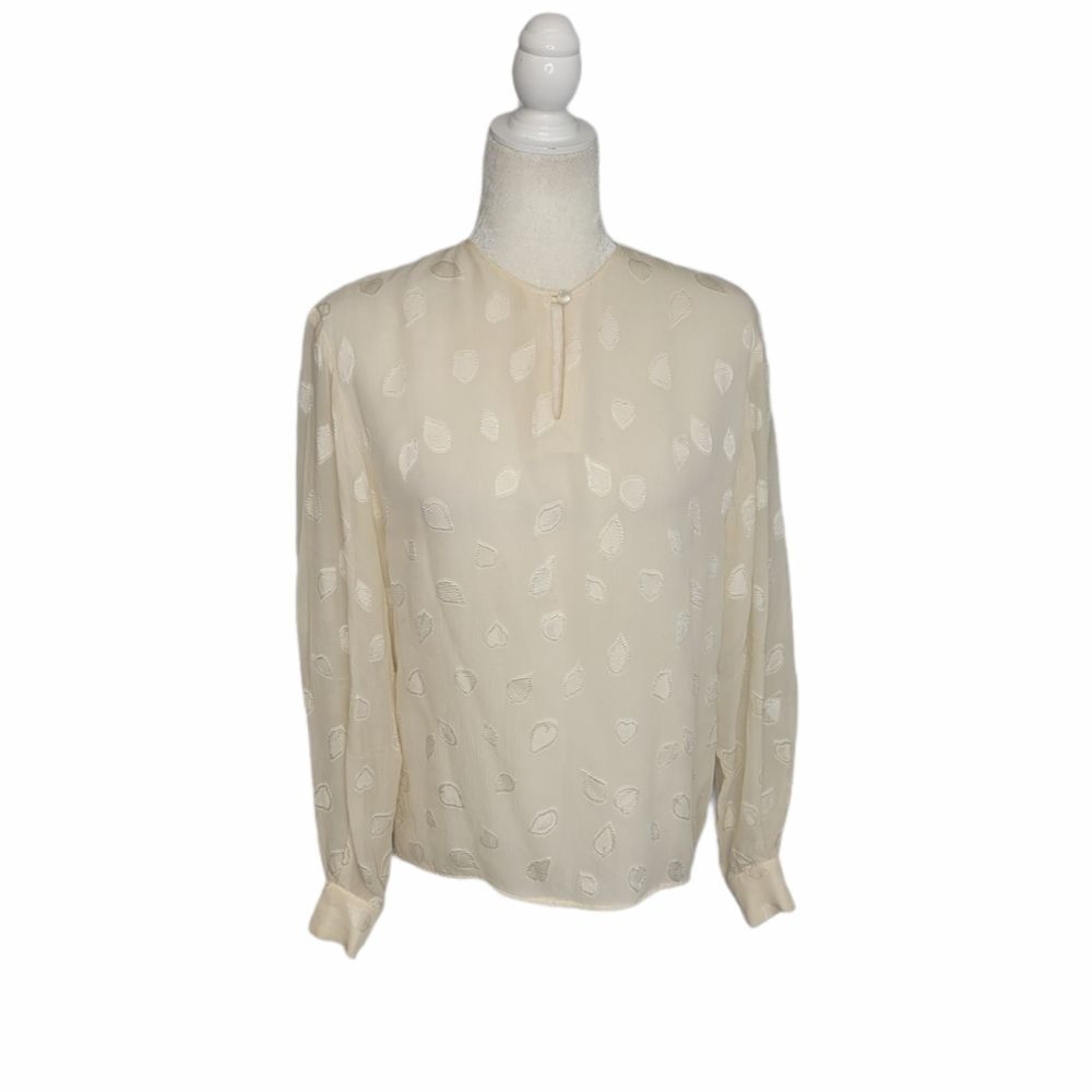 VINTAGE 70s blouse cream ivory leaf print embossed long sleeve S‎